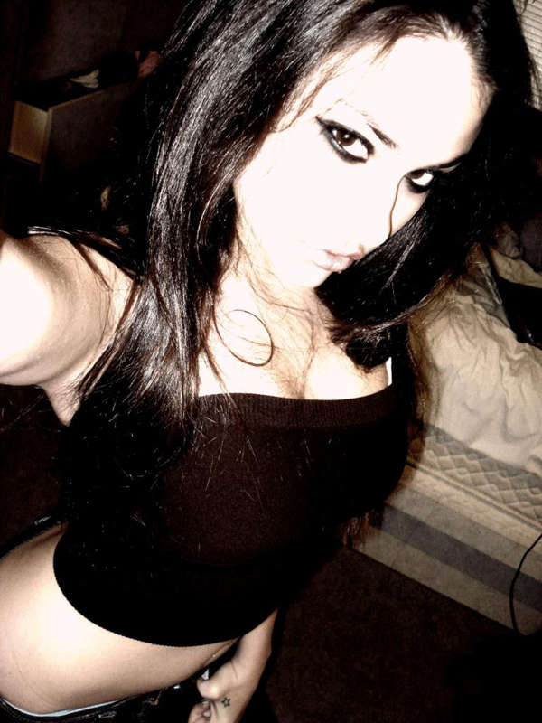 Autofotos de chicas emo calientes
 #68344610