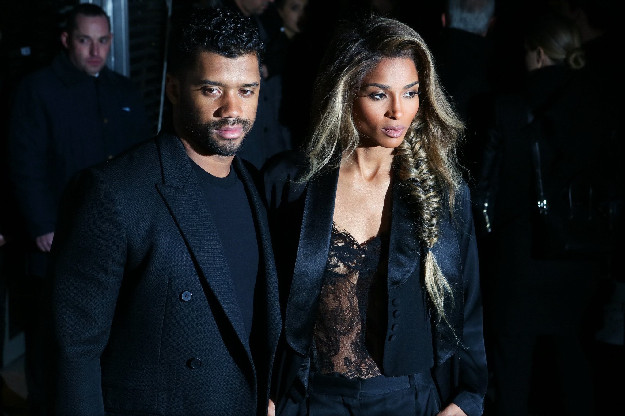 Vollbusige Ciara zeigt Brüste braless in einem transparenten schwarzen Top 
 #75145311