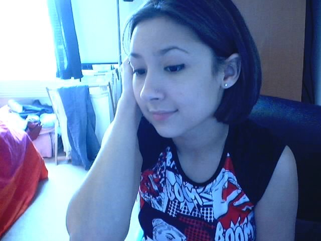 Fille asiatique mignonne devant sa webcam
 #70033183