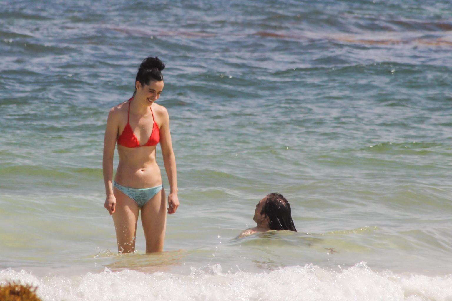 Krysten ritter mostrando pezones y culo en bikini #75152226