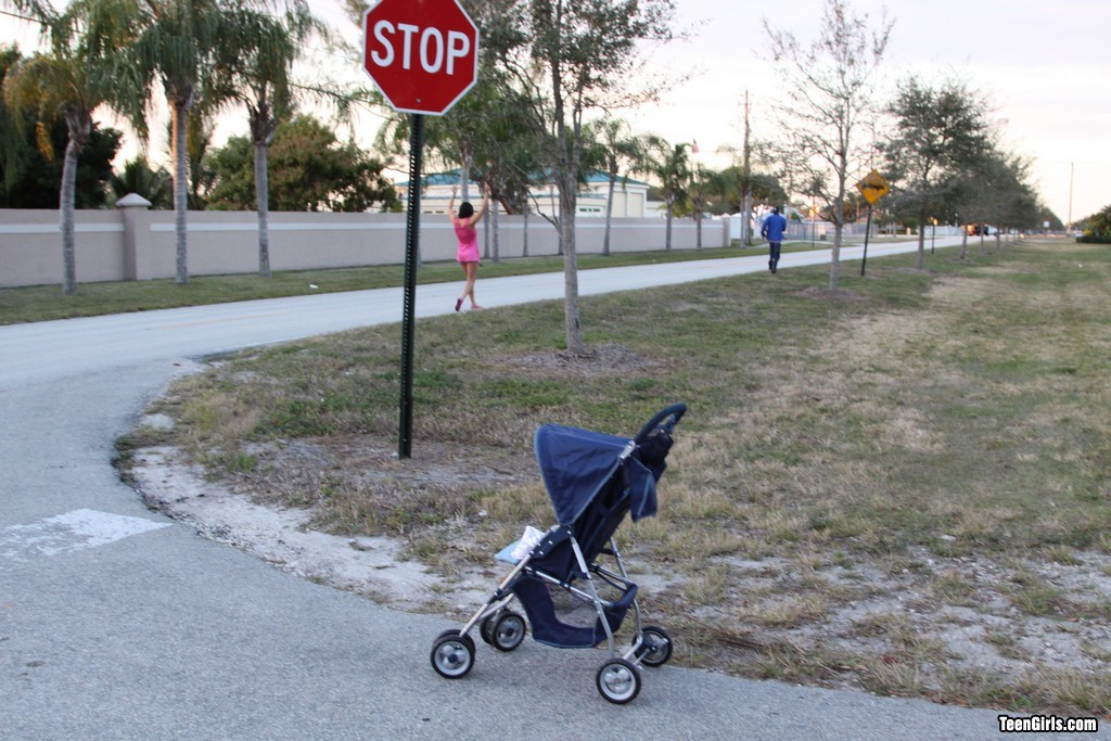 Stud cums deep inside Kitty Bella despite his promise #70762972