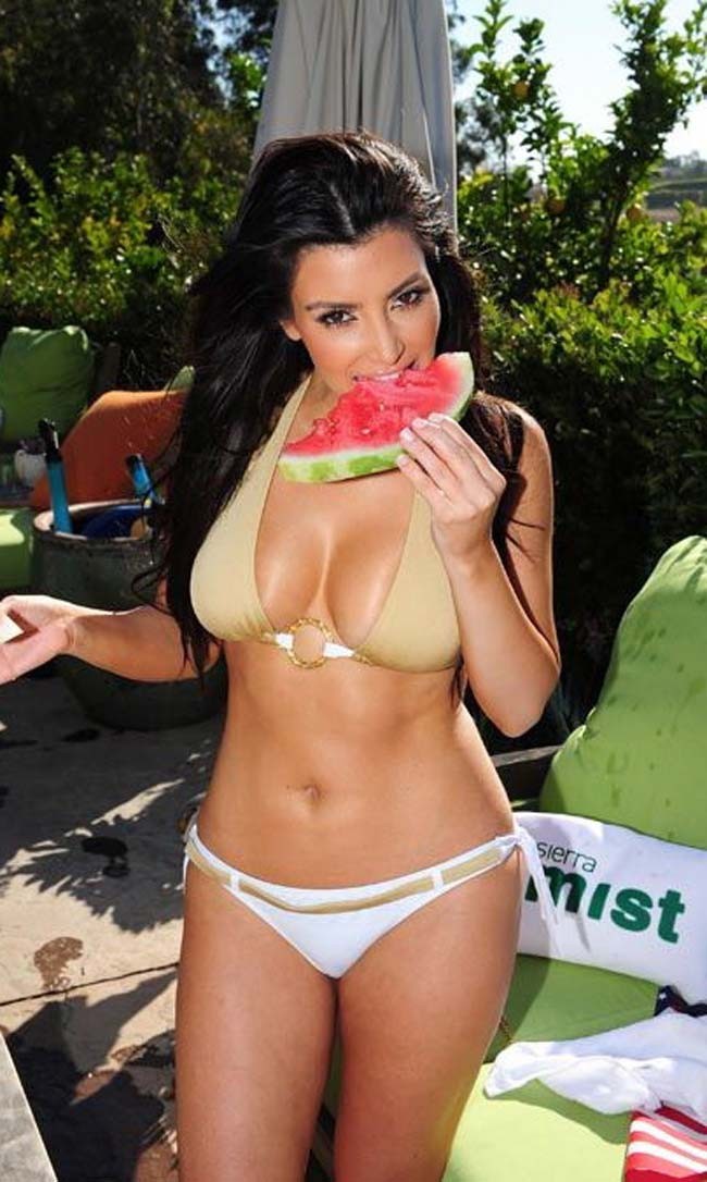 Kim kardashian bei seni latina in bikini sexy
 #75387831