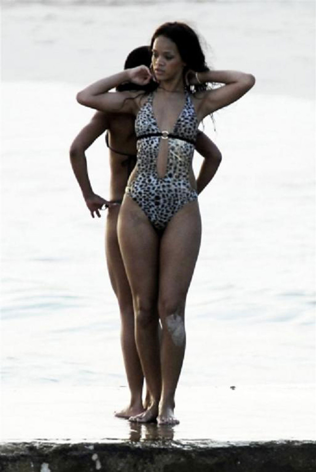 Rihanna mostrando su cuerpo desnudo y su culo sexy en tanga
 #75374129