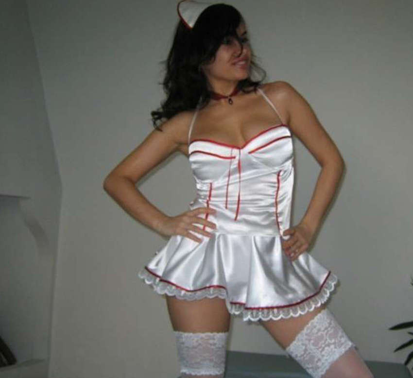 Bilder von einer vollbusigen Brünette in einem perversen Kleid up
 #75718333