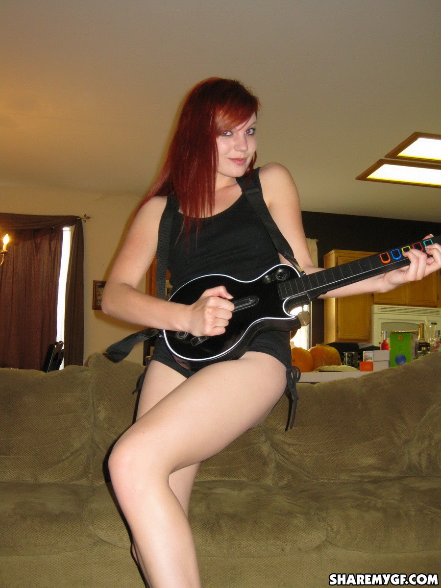 かわいい痩せた赤毛の彼女
 #67600683