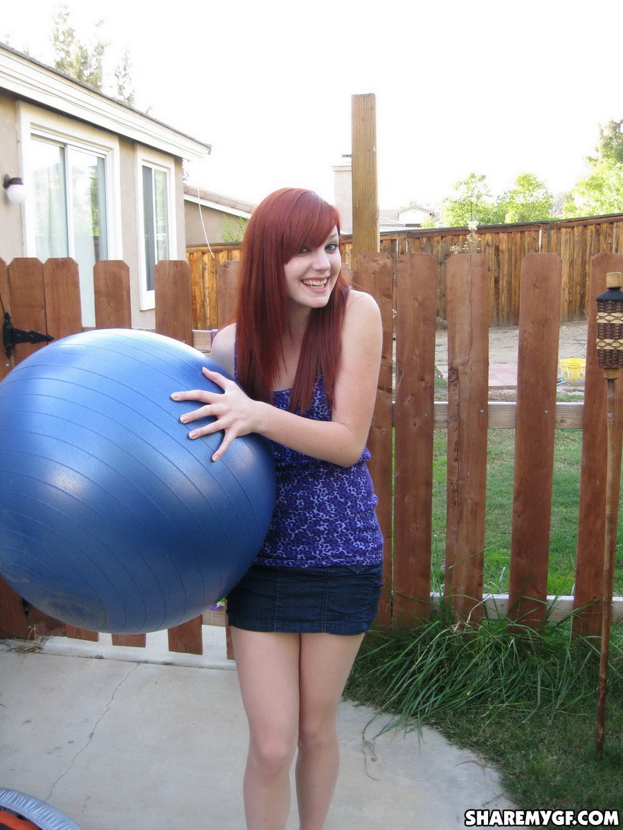 かわいい痩せた赤毛の彼女
 #67600702