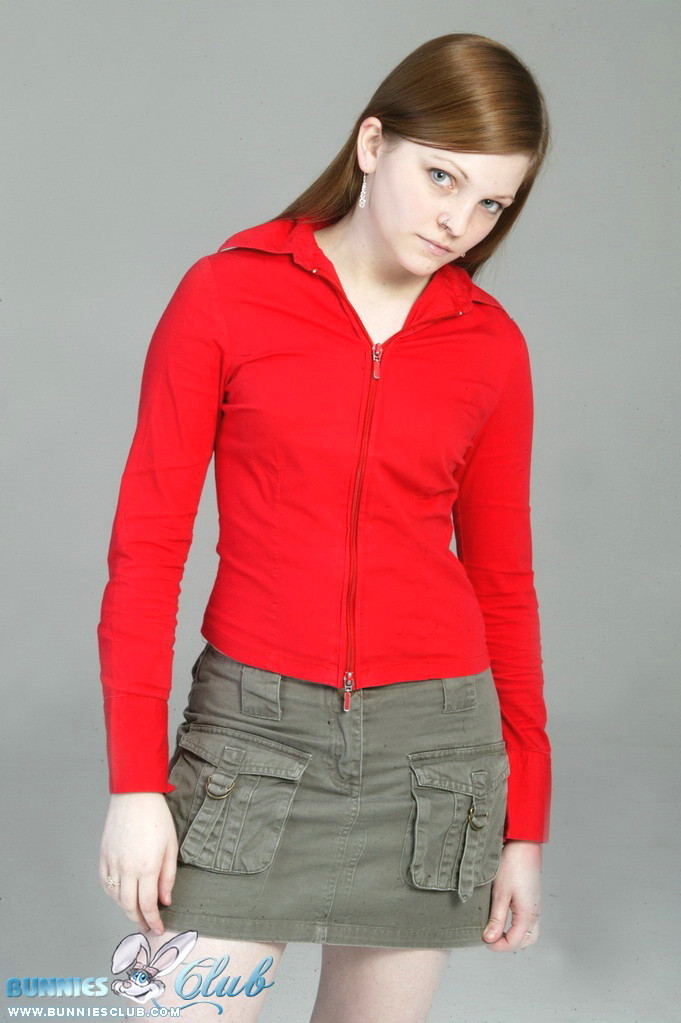 Linda Lilly posando para ti en botas
 #68244575