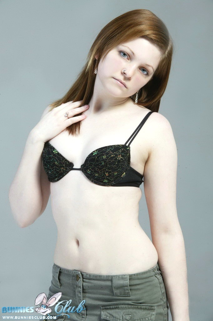 Linda Lilly posando para ti en botas
 #68244627