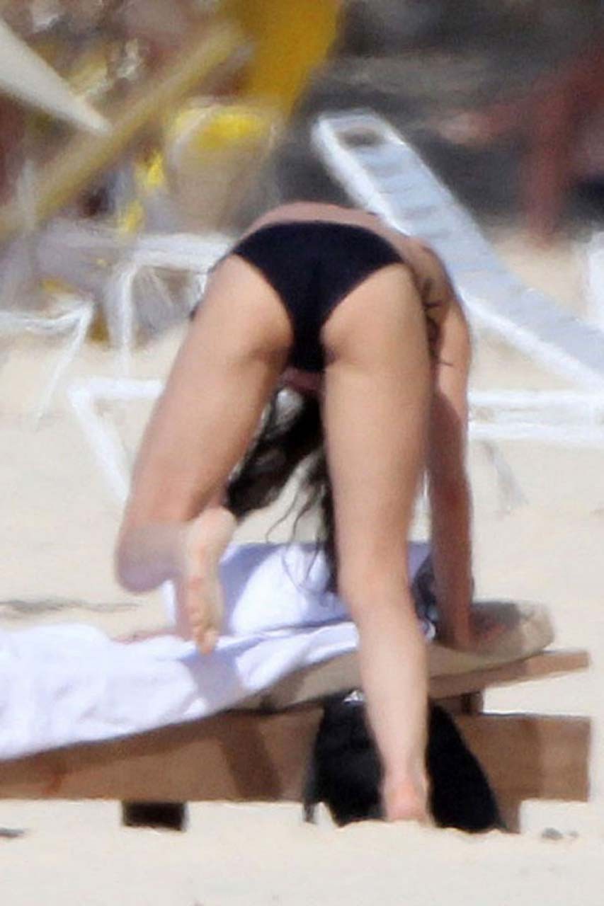 Demi Moore leggy and exposing her great ass in thong and showing big boobs #75311521