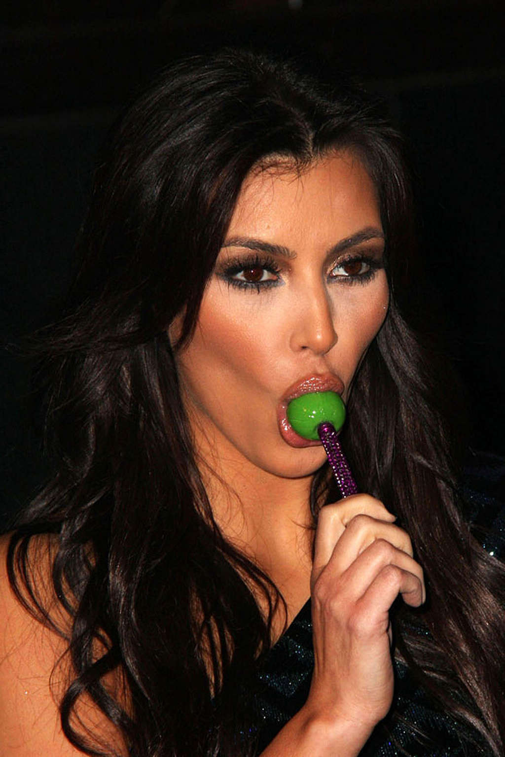 Kim kardashian chupando su piruleta y con falda arriba fotos de paparazzi
 #75361638