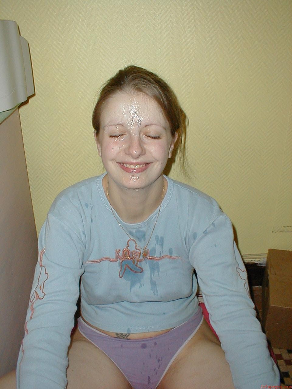 College-Mitbewohnerinnen sind süchtig danach, sich gegenseitig Oralsex zu geben
 #78099300