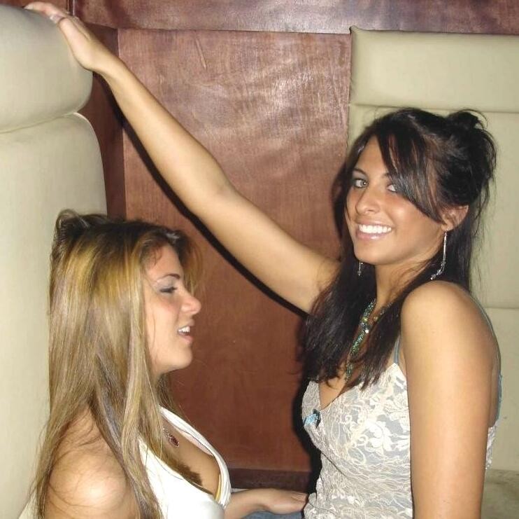 College-Mitbewohnerinnen sind süchtig danach, sich gegenseitig Oralsex zu geben
 #78099370