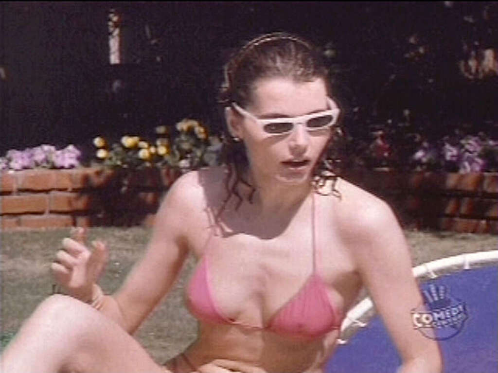 Geena Davis reveals her pussy and her nice small boobs #75343448