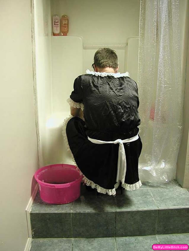 女装した少年メイドが愛人のために掃除をする
 #76638850