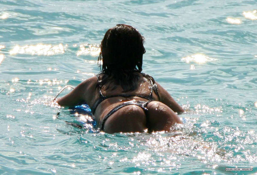 Penelope Cruz exposing sexy body and huge nude boobs on beach #75326712