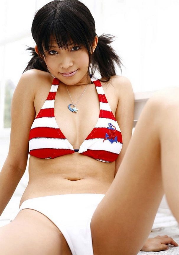 La japonesa sasa handa muestra sus tetas en bikini
 #69755201