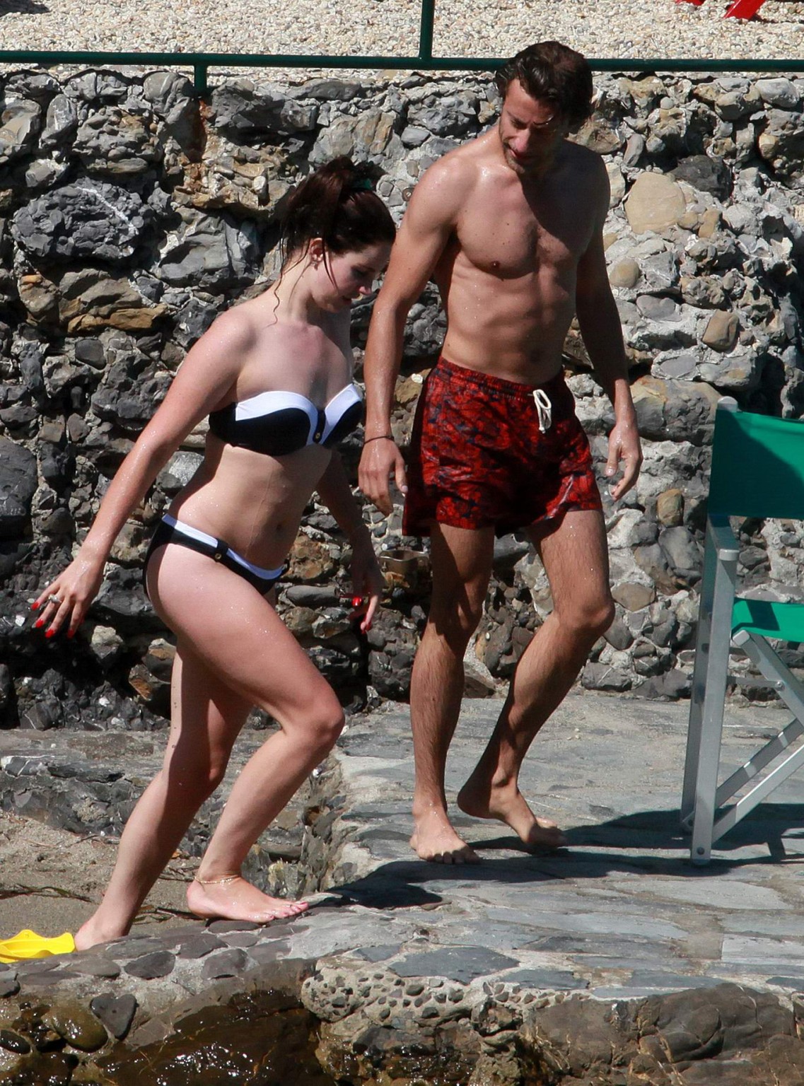 Lana del rey portant un bikini monochrome sur une plage en italie
 #75191491
