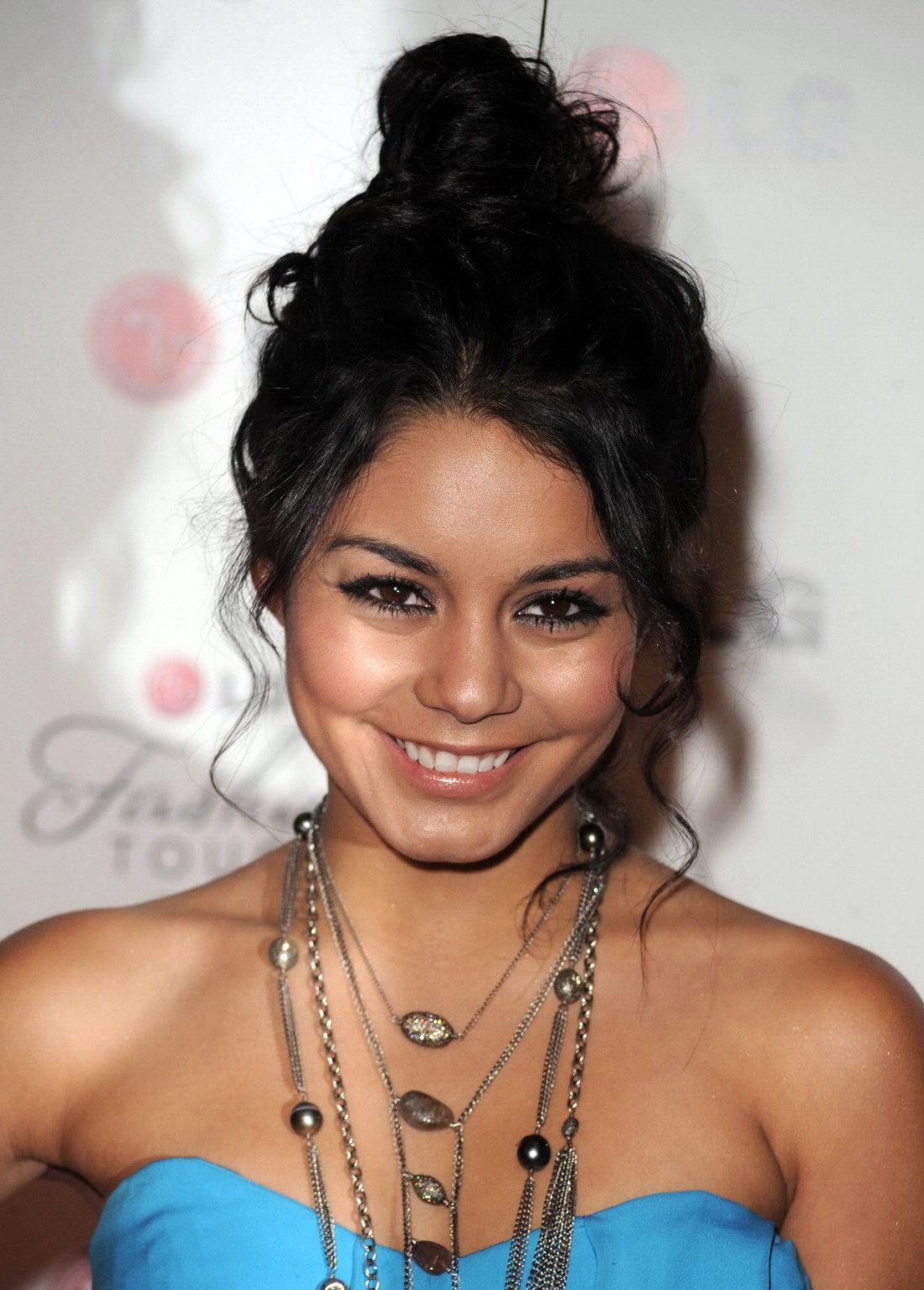 Vanessa hudgens en mini robe moulante lors de la soirée "a night of fashion technology" avec lg m
 #75348032