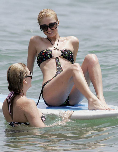 Promi-Superstar paris hilton zeigt freche Titten im Meer
 #75427399