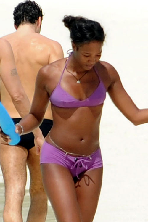Naomi Campbell showing her nice tits and posing sexy in bikini #75400052