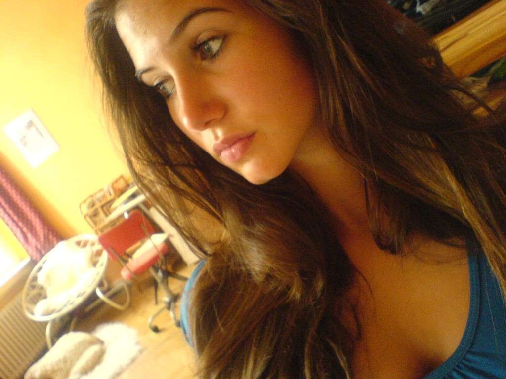 Pictures of a college hottie who got naughty and naked #75722775