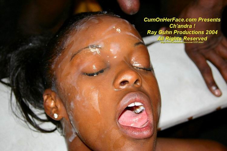 Chica negra gangbang y facial desordenado
 #73447357