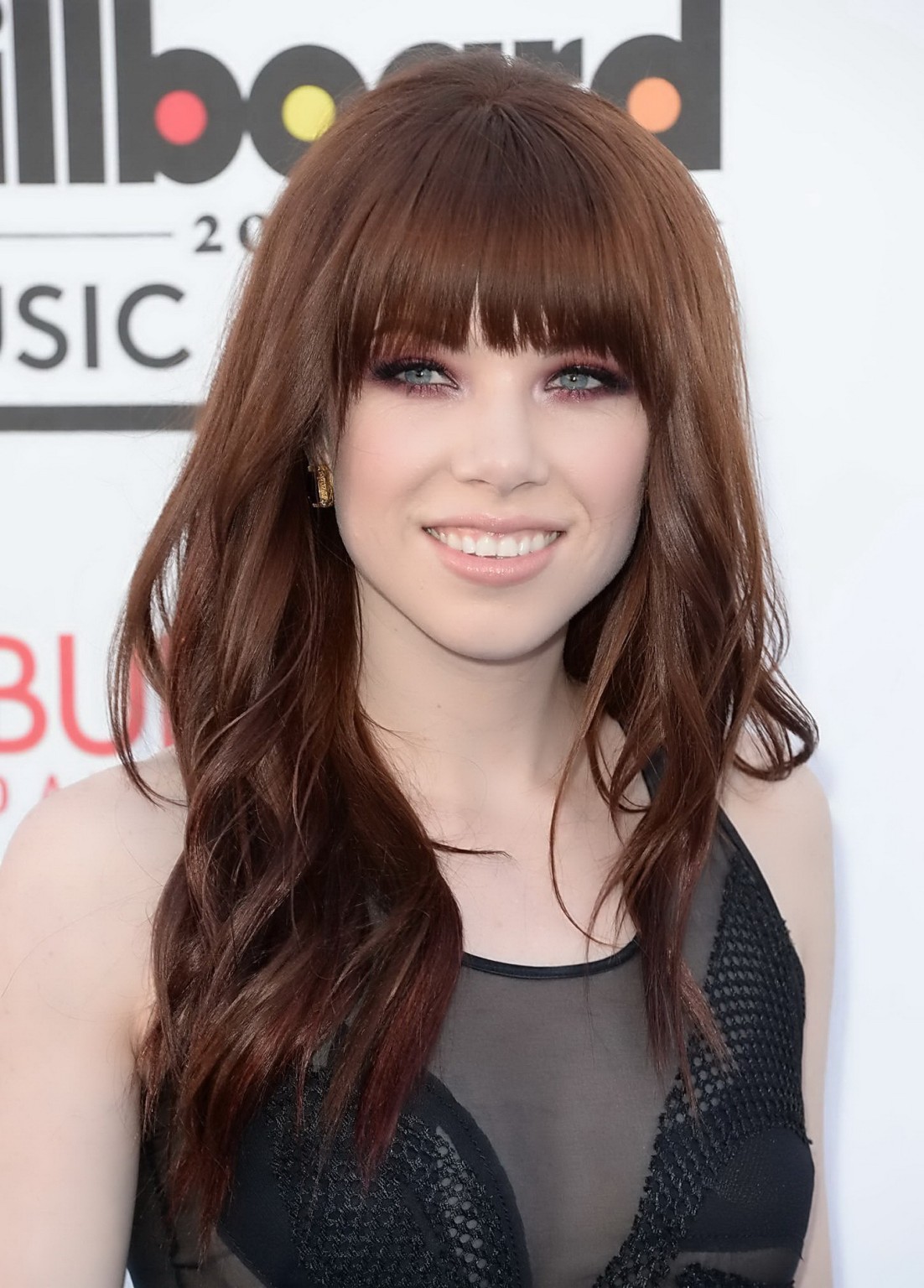 Carly rae jepsen sin sujetador llevando un mini vestido negro transparente en el billbo 2013
 #75231921