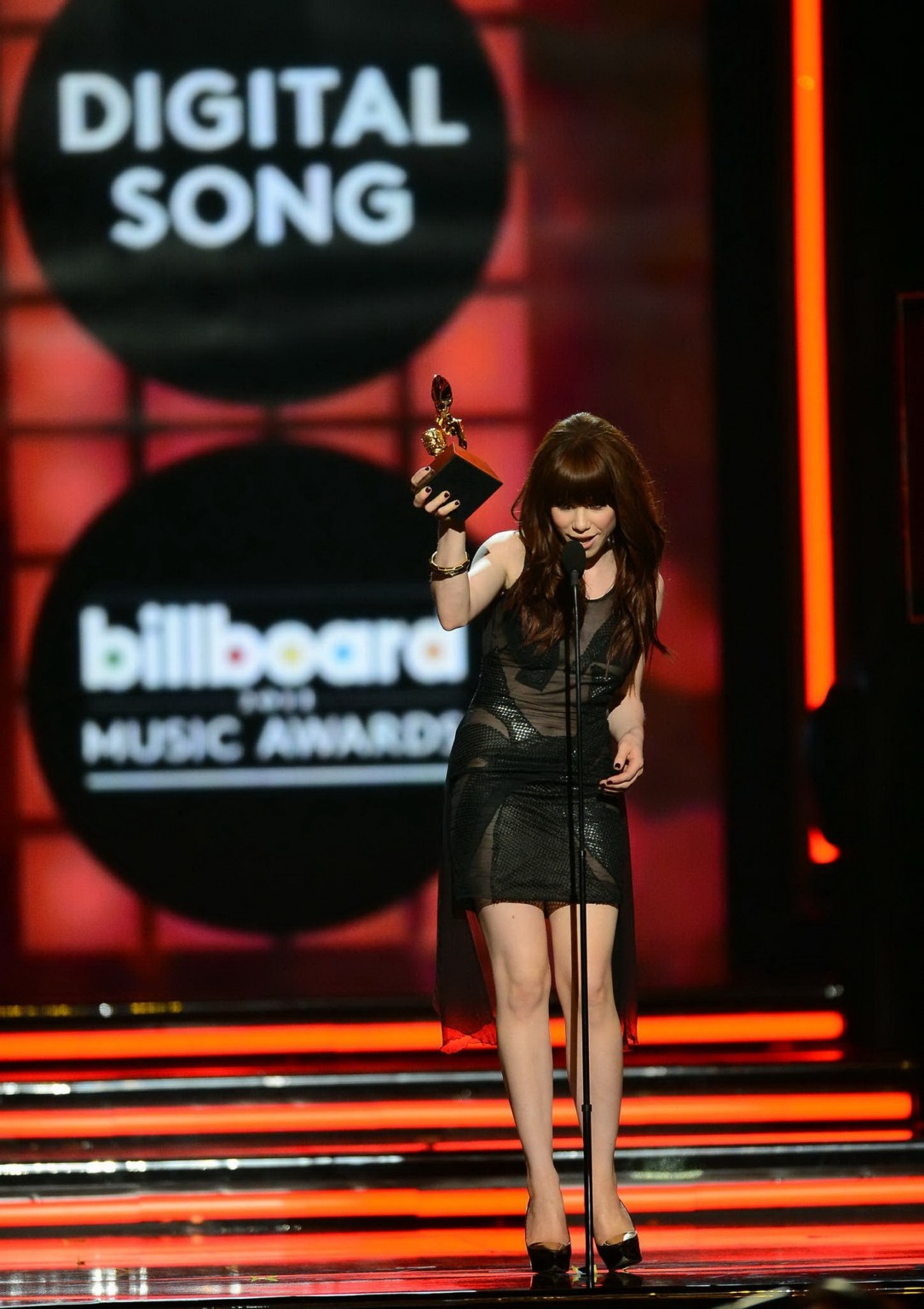 Carly rae jepsen braless trägt schwarzes transparentes Minikleid auf der Billbo 2013
 #75232112