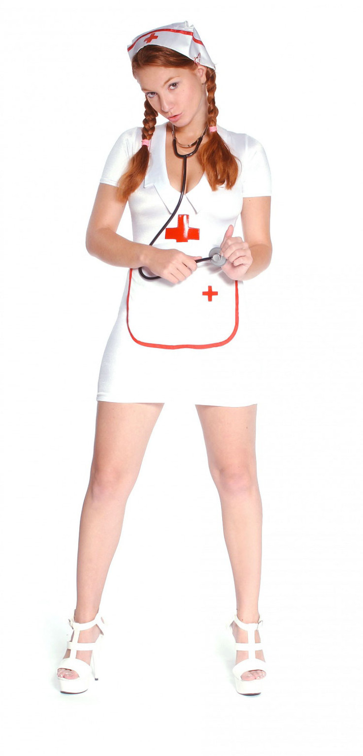 Redhead teen Krankenschwester Streifen bis zu ihrem Stethoskop
 #78551801