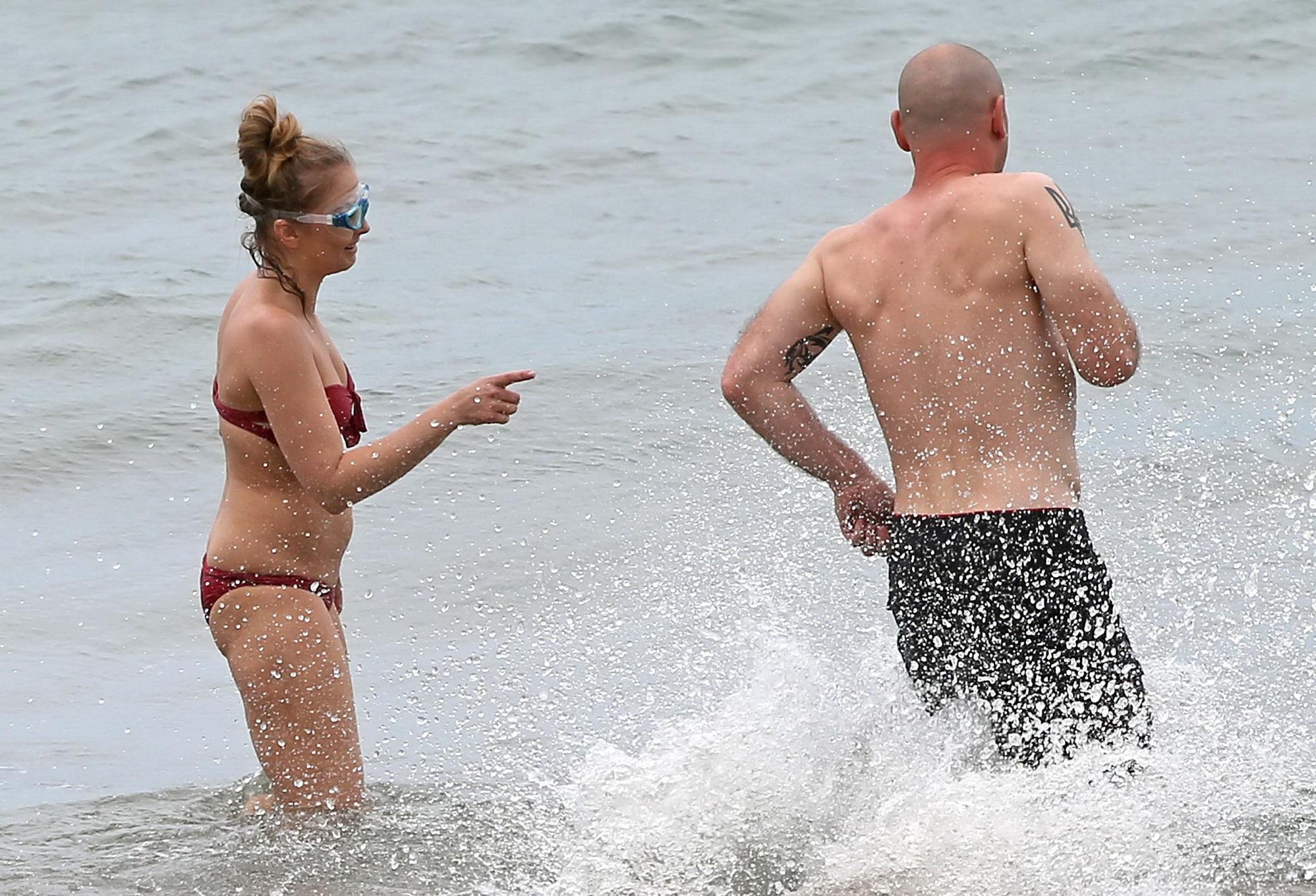 Elisabeth Harnois bikini malfunction showing ass crack at a beach in Maui #75162834