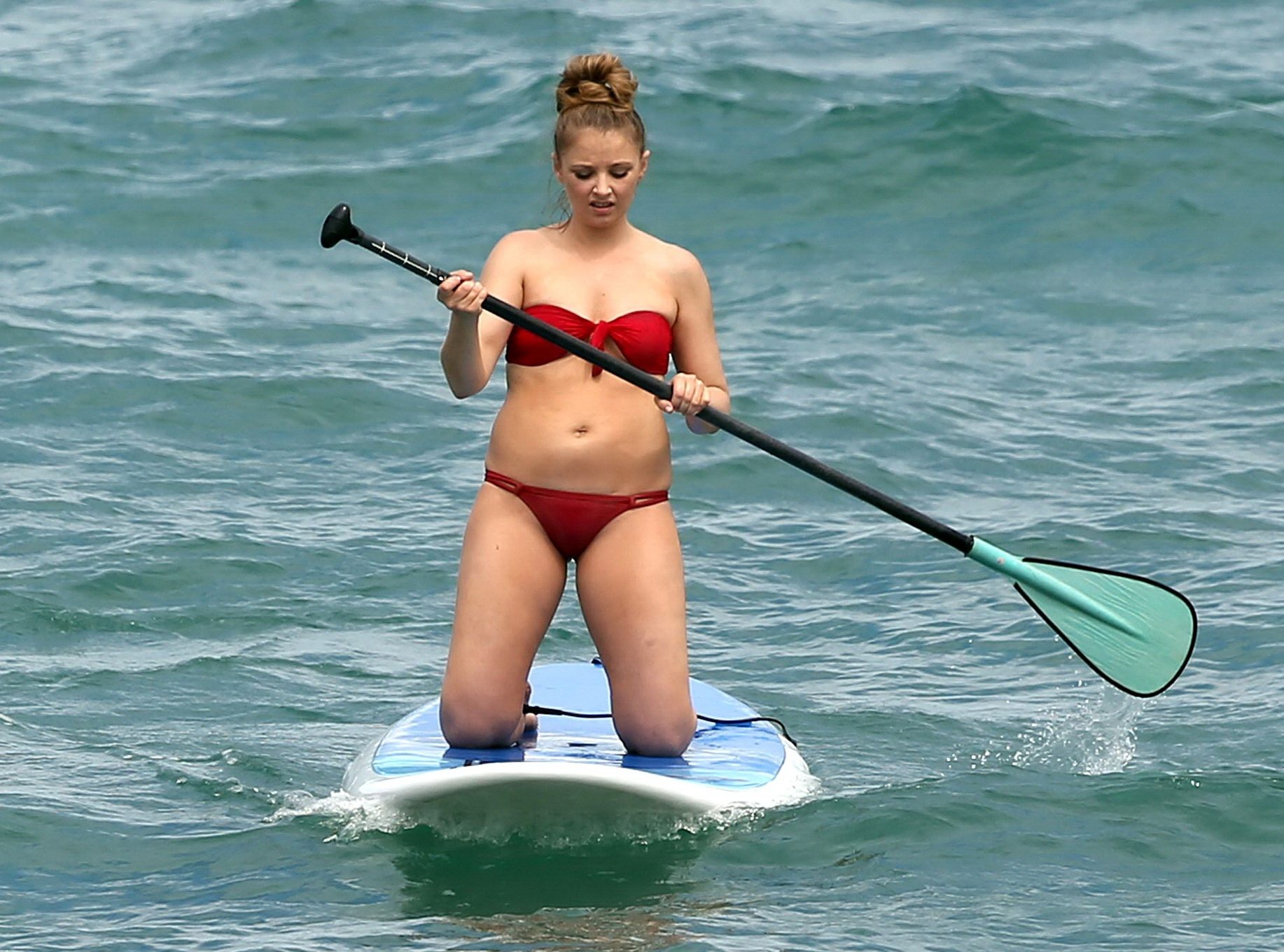 Elisabeth Harnois malfunzionamento bikini mostrando crepa culo in una spiaggia di Maui
 #75162849