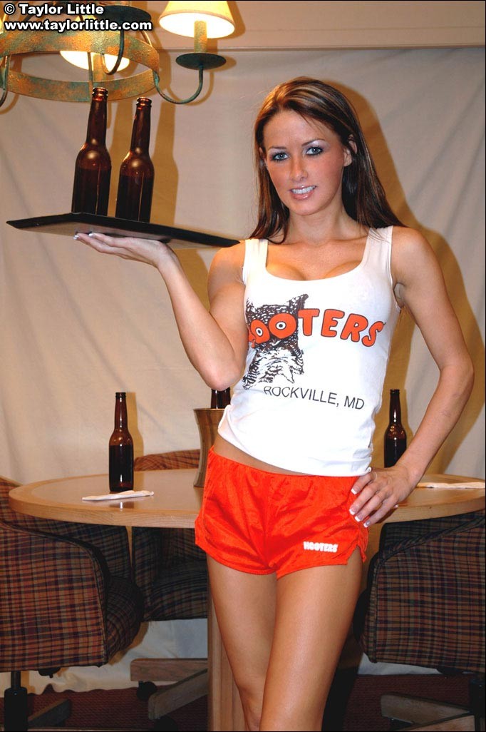 Cameriera Taylor little hooters
 #78676466