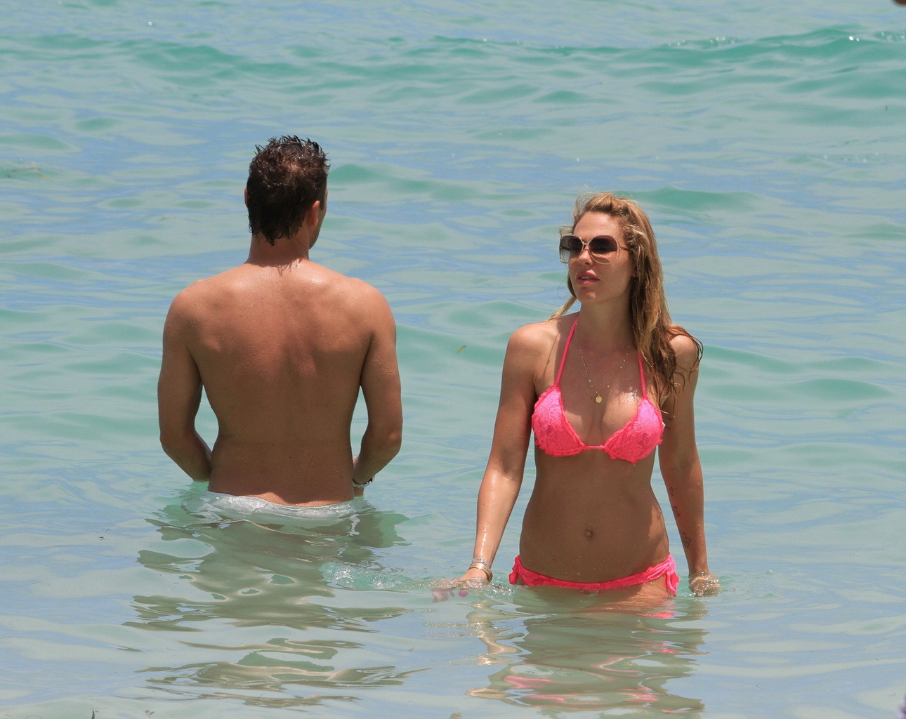 Ilary Blasi showing cameltoe and hot ass in a thong pink bikini at the beach in  #75260602