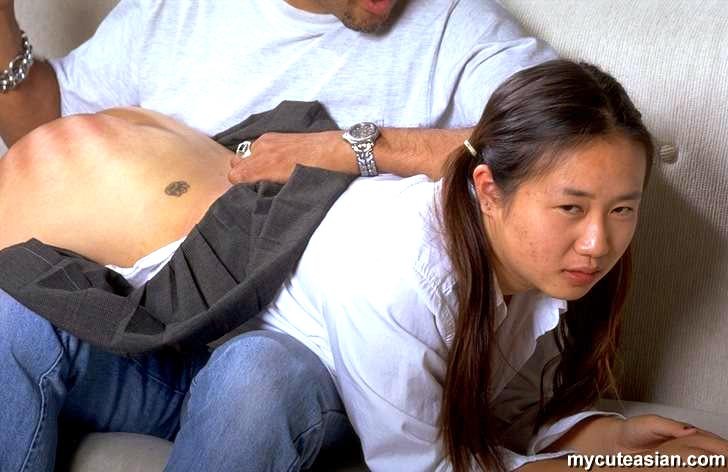 中国人の素人女性がアジア人のタイトなマンコを叩かれて精子を出される
 #69936336