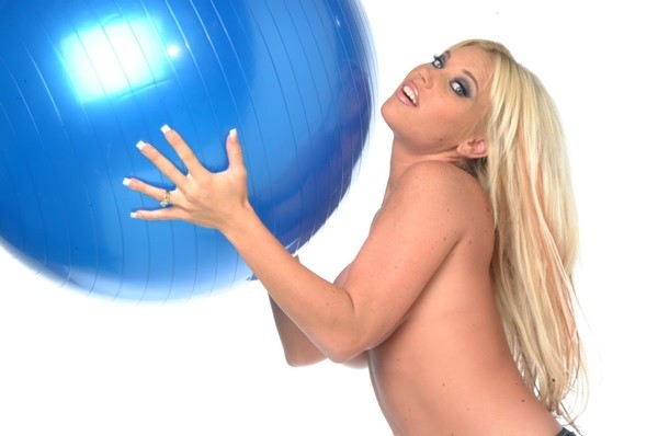 Vollbusiges Babe spreizt Fotze
 #74058492