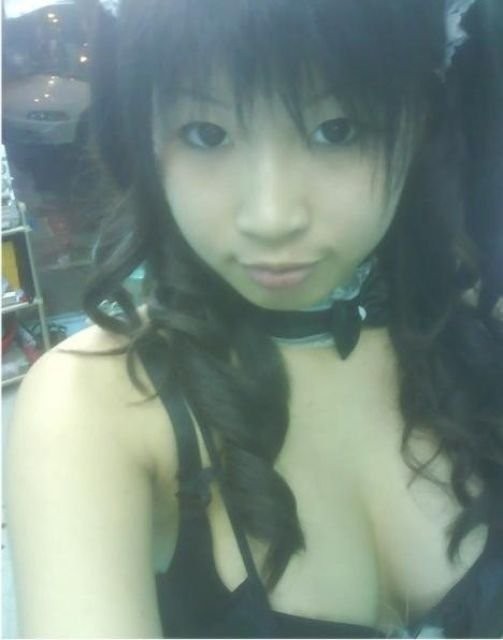 Joven y traviesa chica japonesa en diferentes poses sexy
 #69830060