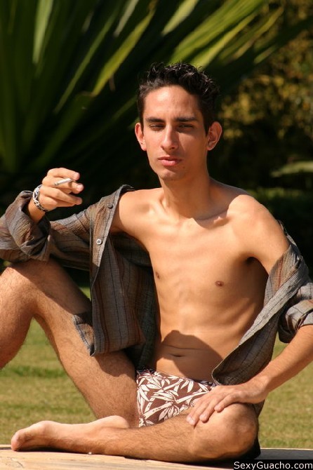 Skinny nude latino dude posiert für Sie wollen, um Ihren Schwanz hart
 #76898195