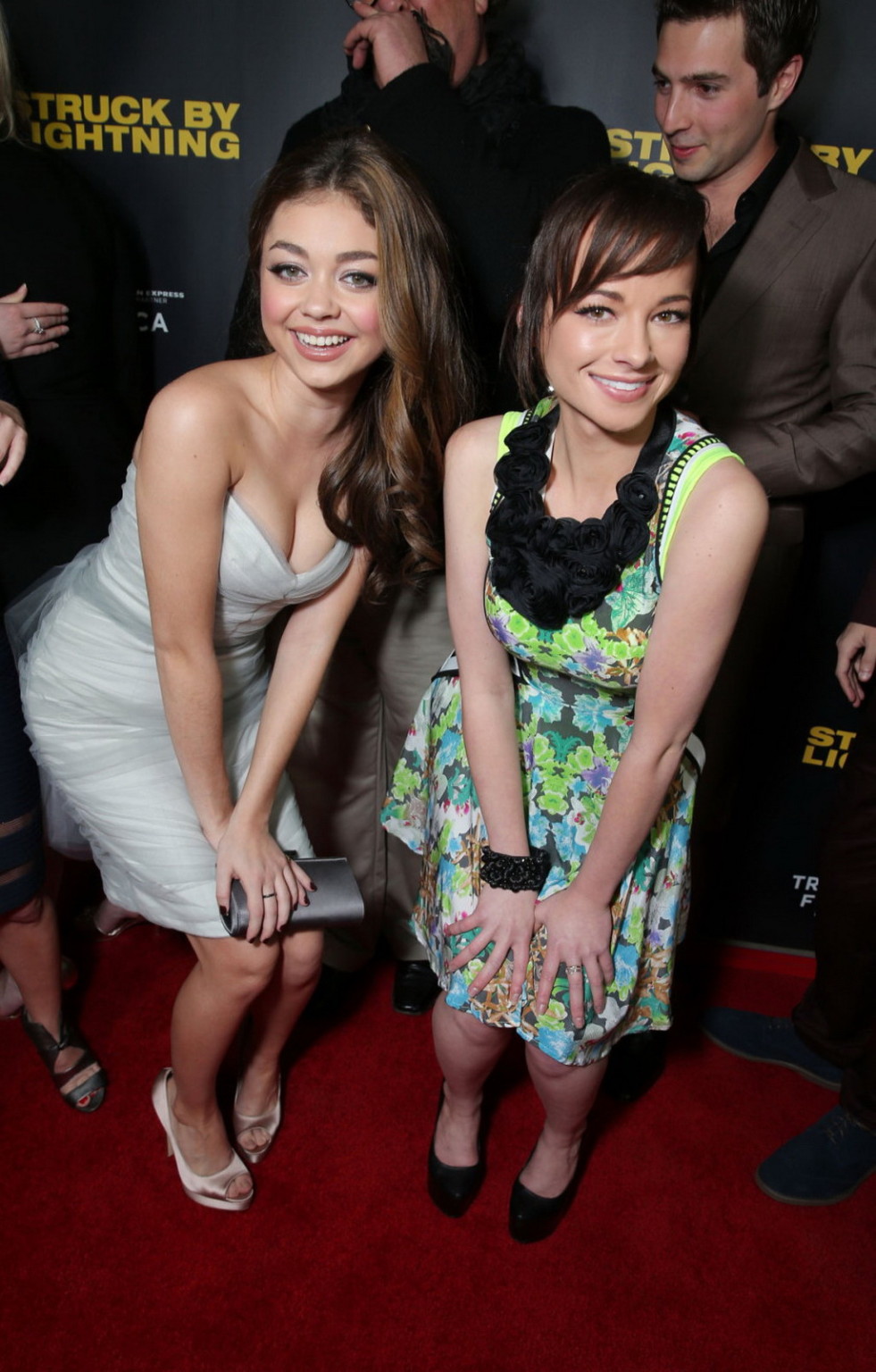 Sarah hyland muestra un enorme escote con un vestido sin tirantes en 'struck by lightni
 #75244436