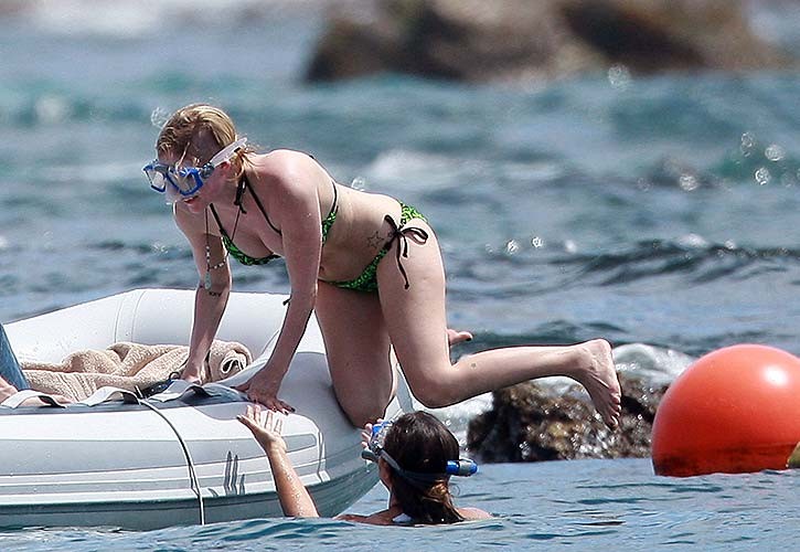 Avril Lavigne exposing sexy bikini body in green bikini on yacht #75255922