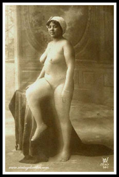 Vintage rares et exclusives dames anciennes exposées
 #75595524