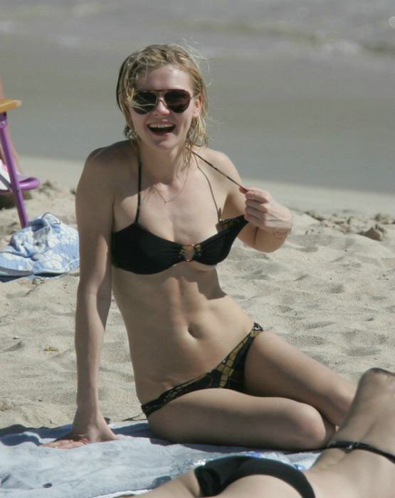 Celeb Kirsten Dunst lets her big tits hang out #73205352