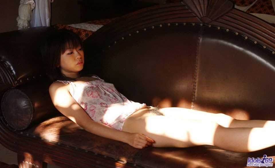 Saki ninomiya adorabile teenager giapponese mostra culo caldo e figa pelosa
 #69779001