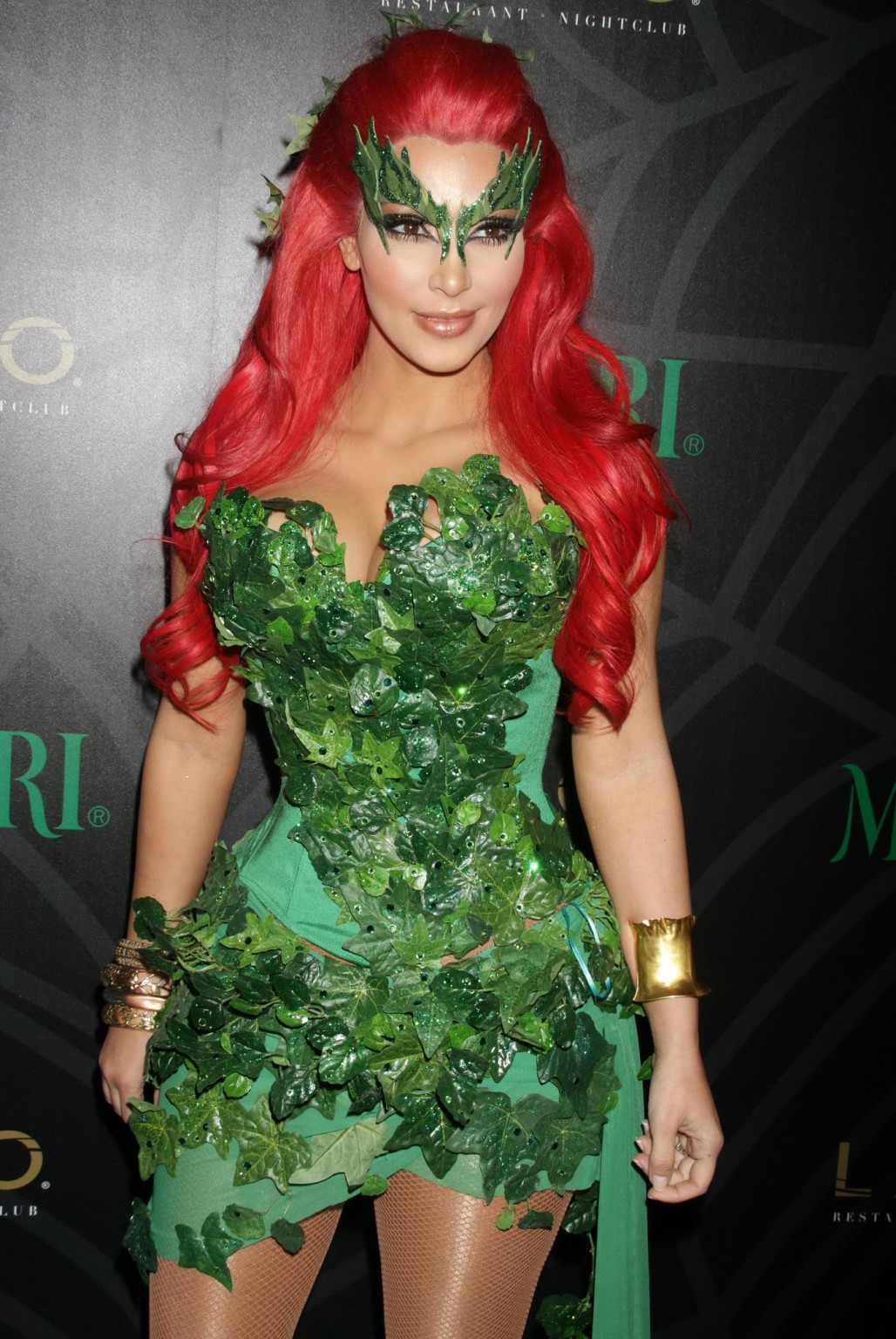 Kim kardashian vollbusig bei grüner midory halloween party in las vegas
 #75283736