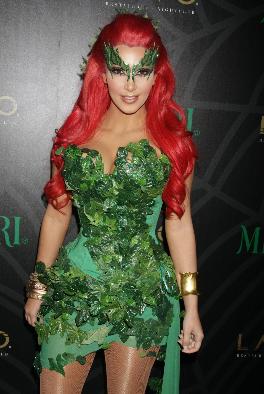 Kim kardashian vollbusig bei grüner midory halloween party in las vegas
 #75283756