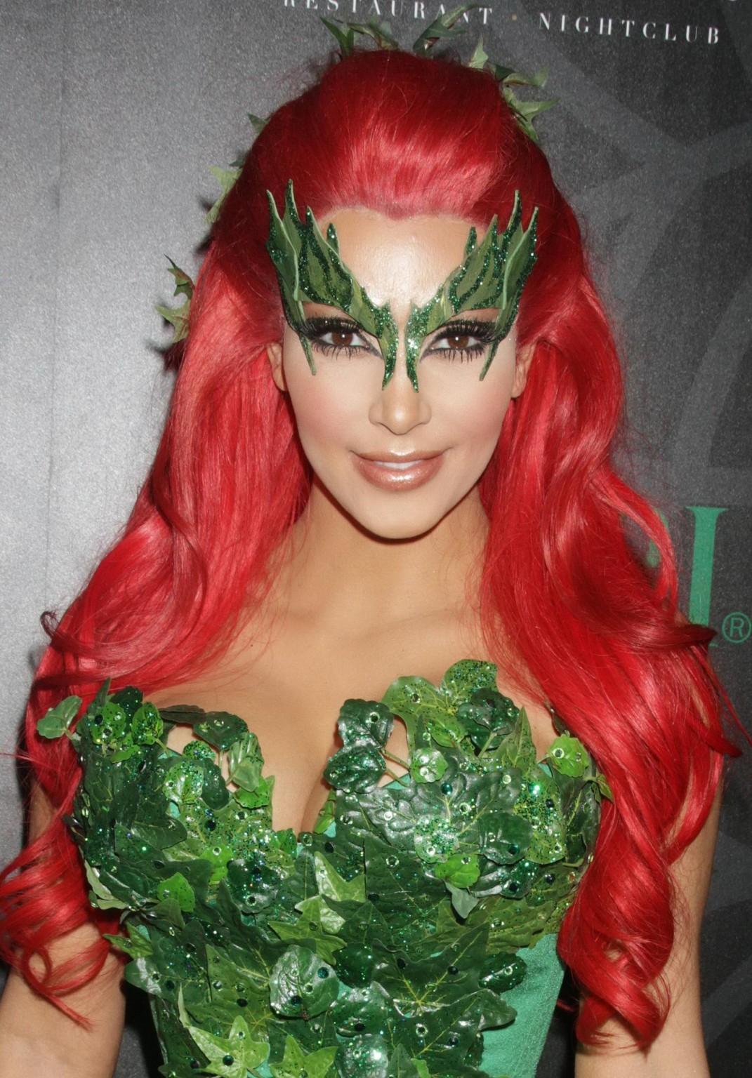 Kim kardashian busty alla festa di halloween di midory verde a las vegas
 #75283890