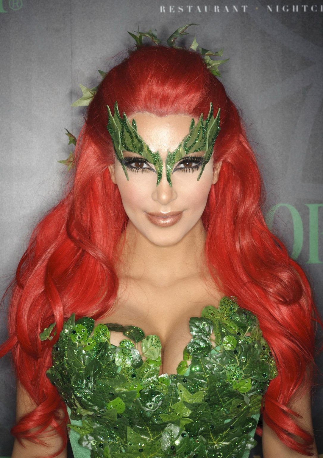 Kim kardashian busty alla festa di halloween di midory verde a las vegas
 #75283898