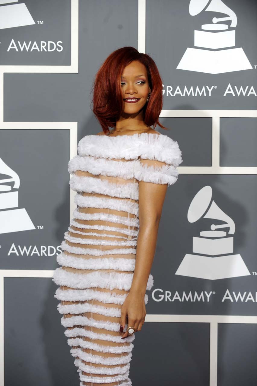 Rihanna esponendo il suo corpo sexy e culo caldo in vedere attraverso il vestito
 #75318529