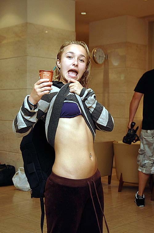 Hayden panettiere exposant son corps sexy et son cul chaud sur des photos privées
 #75283234