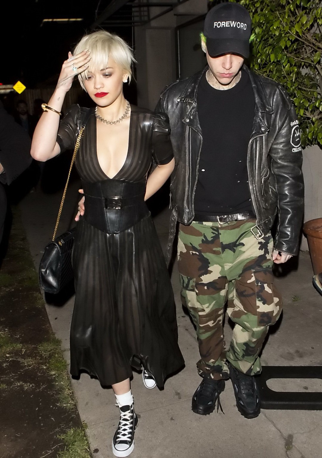 Rita Ora zeigt ihre Brüste ohne BH in einem schwarzen Seethru-Kleid bei den ni
 #75170915