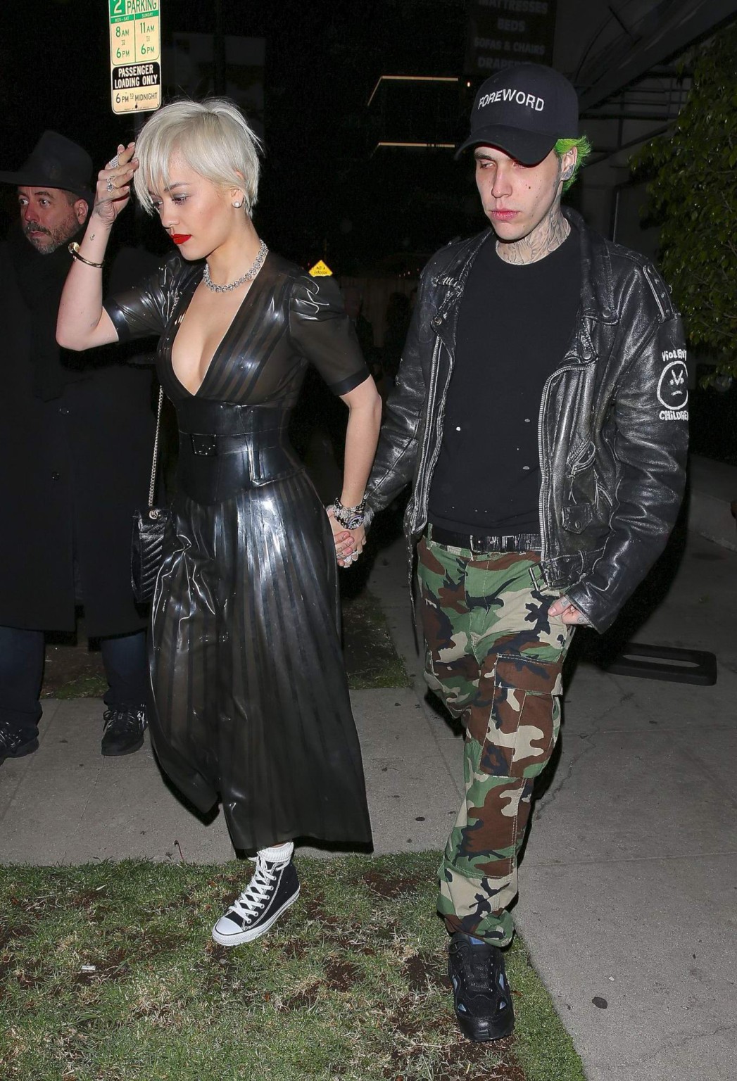Rita Ora zeigt ihre Brüste ohne BH in einem schwarzen Seethru-Kleid bei den ni
 #75170953